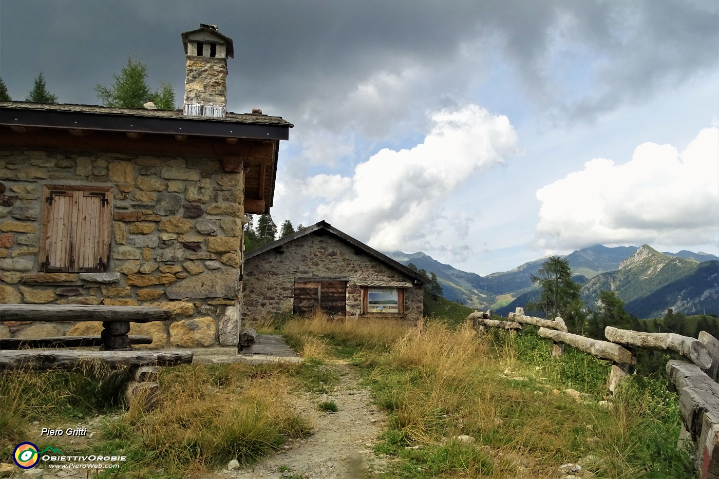 77 Io, sceso al Monte Colle, vadio a dx sul 117 alla Baita Pradelli (1748 m).JPG